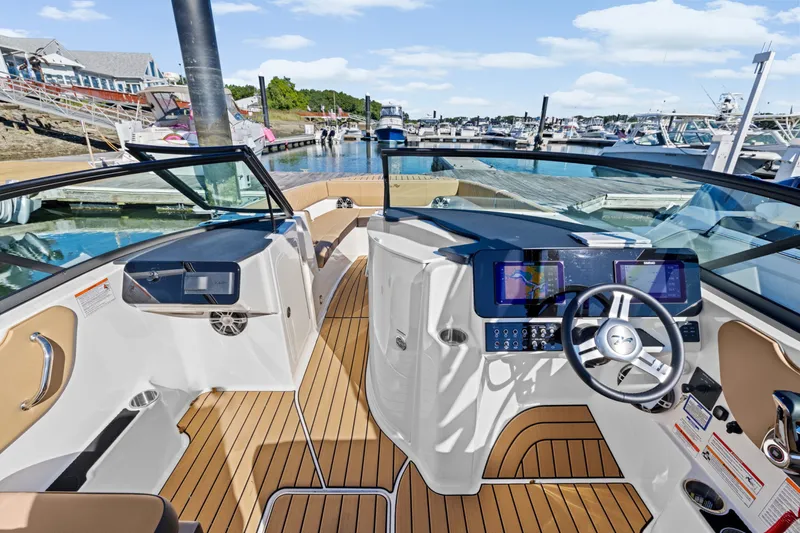 Slide: The Image of Sea Ray SDX 270 Outboard 2025 - 19