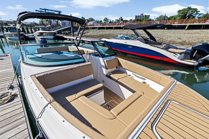 Slide: The Image of Sea Ray SDX 270 Outboard 2025 - 32