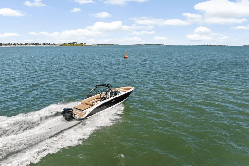 Slide: The Image of Sea Ray SDX 270 Outboard 2025 - 36