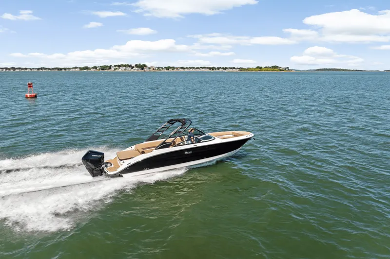 Slide: The Image of Sea Ray SDX 270 Outboard 2025 - 37