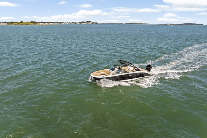 Slide: The Image of Sea Ray SDX 270 Outboard 2025 - 39