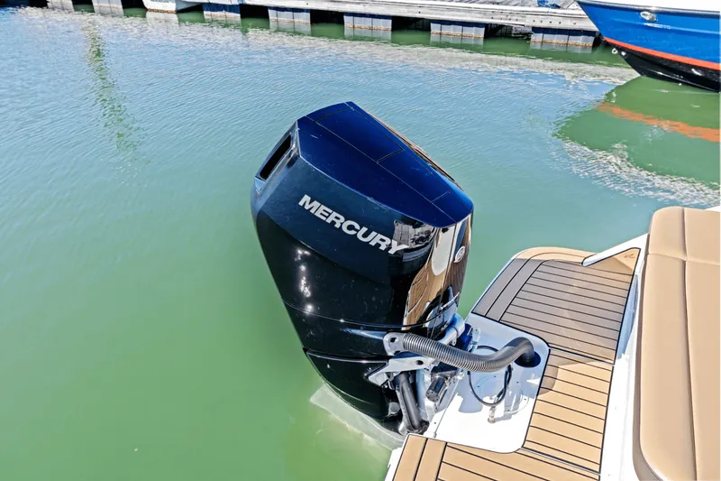 Slide: The Image of Sea Ray SDX 270 Outboard 2025 - 4