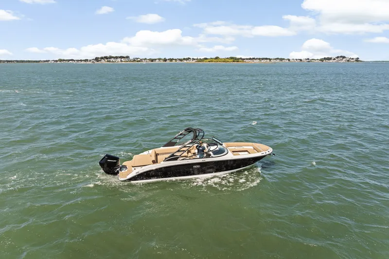 Slide: The Image of Sea Ray SDX 270 Outboard 2025 - 40