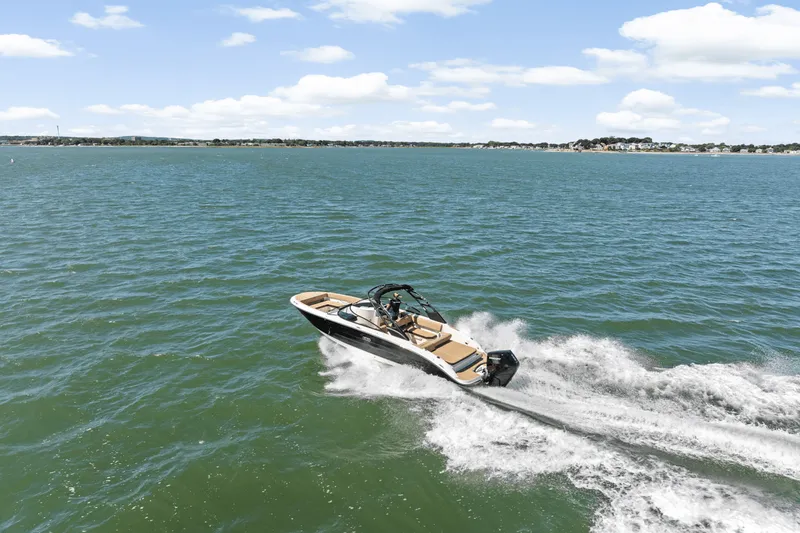 Slide: The Image of Sea Ray SDX 270 Outboard 2025 - 42