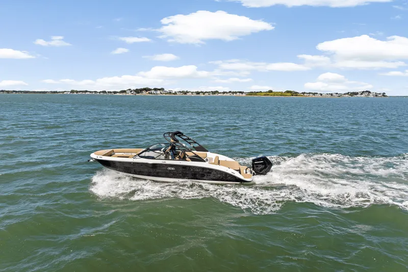 Slide: The Image of Sea Ray SDX 270 Outboard 2025 - 44