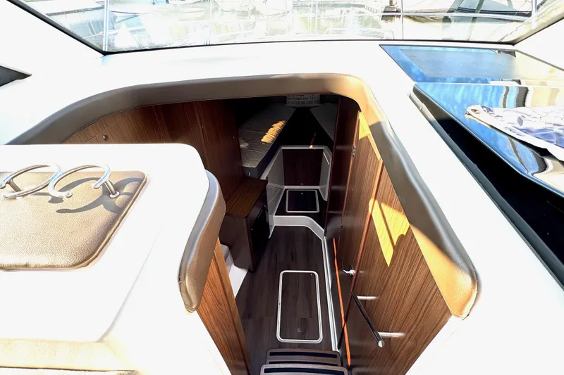 Slide: The Image of Four Winns V355 Coupe OB 2020 - 20