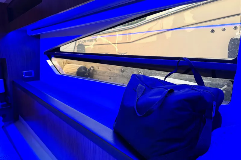 Slide: The Image of Four Winns V355 Coupe OB 2020 - 25