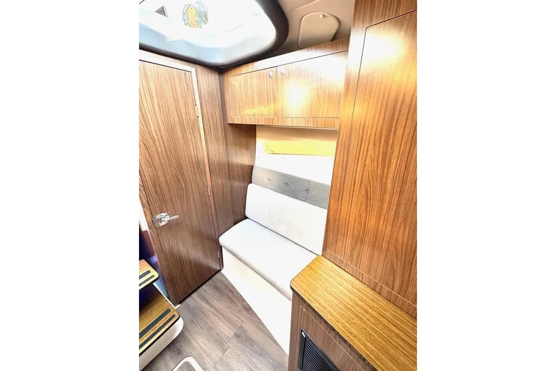 Slide: The Image of Four Winns V355 Coupe OB 2020 - 22