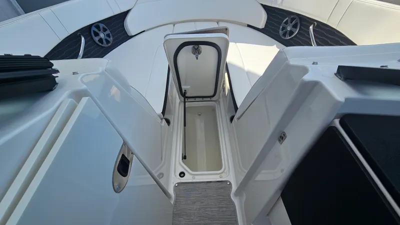 Slide: The Image of Sea Ray SPX 230 2021 - 8