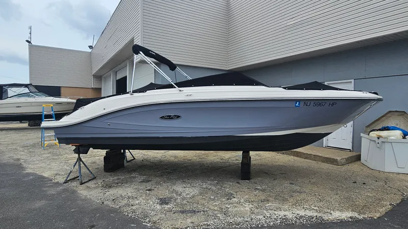 Slide: The Image of Sea Ray SPX 230 2021 - 2