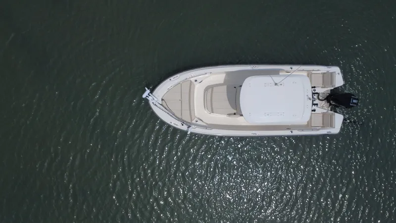 Slide: The Image of Boston Whaler 220 DAUNTLESS 2023 - 5