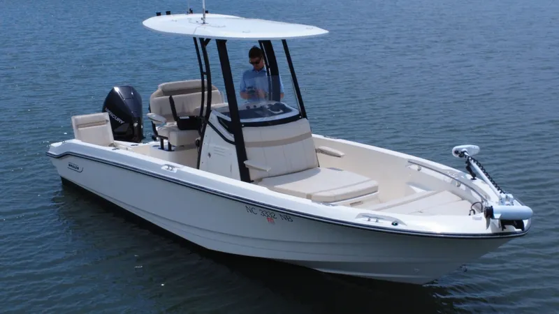 Slide: The Image of Boston Whaler 220 DAUNTLESS 2023 - 1
