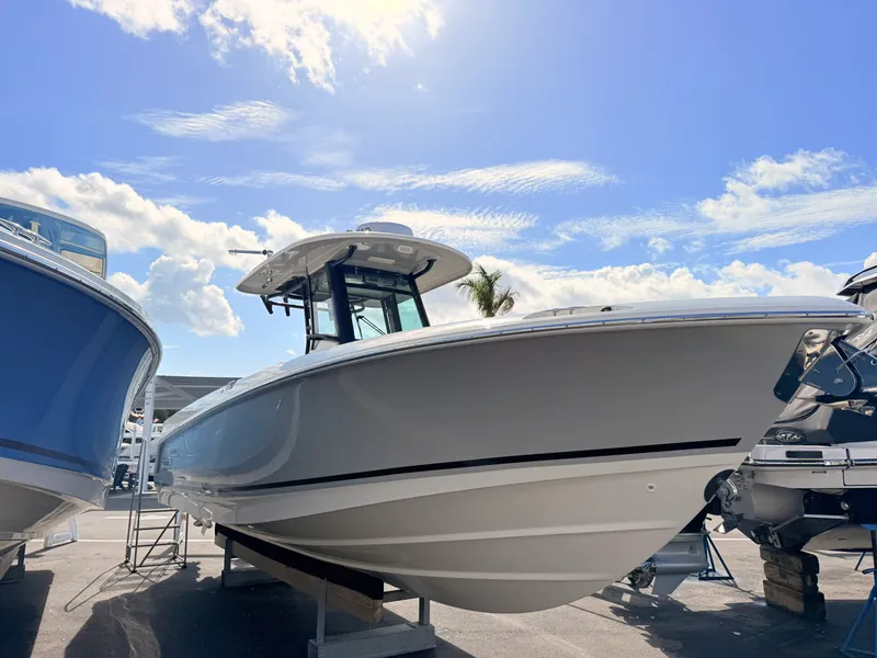 Slide: The Image of Boston Whaler 280 Outrage 2026 - 6