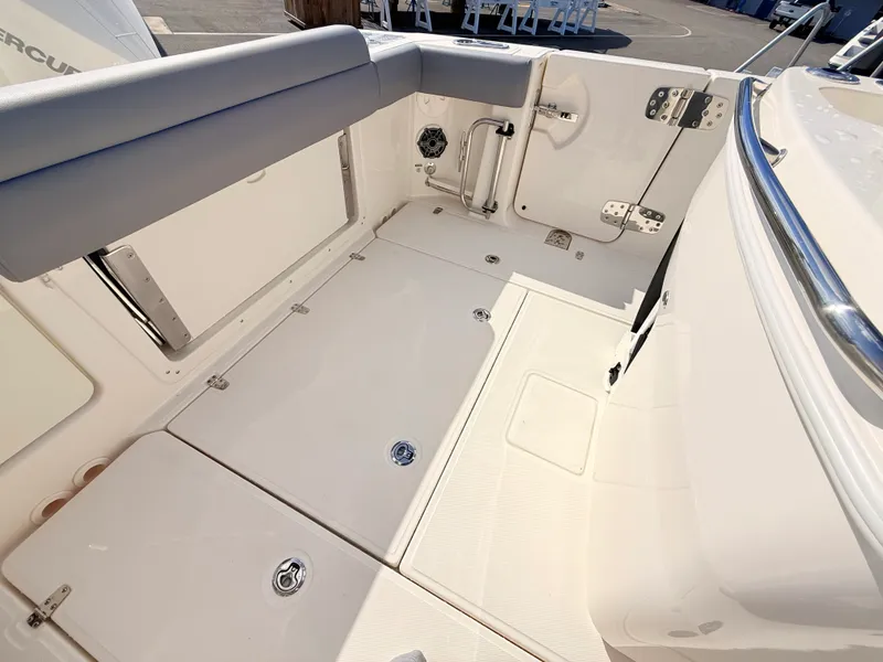 Slide: The Image of Boston Whaler 280 Outrage 2026 - 21