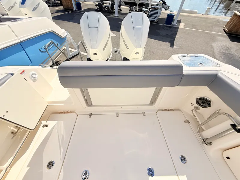 Slide: The Image of Boston Whaler 280 Outrage 2026 - 15