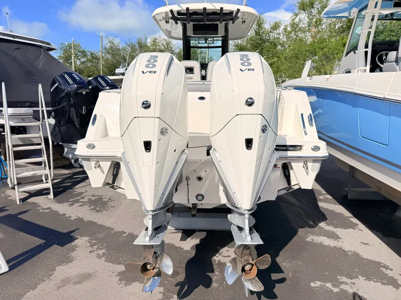 Slide: The Image of Boston Whaler 280 Outrage 2026 - 5