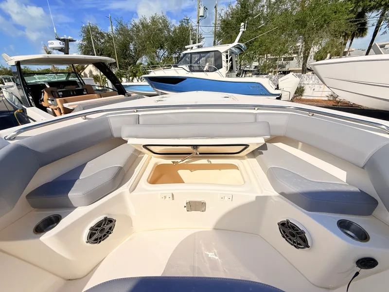 Slide: The Image of Boston Whaler 280 Outrage 2026 - 56