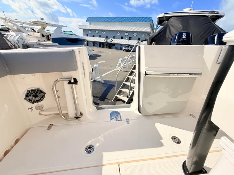 Slide: The Image of Boston Whaler 280 Outrage 2026 - 30