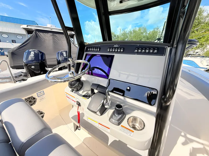 Slide: The Image of Boston Whaler 280 Outrage 2026 - 34