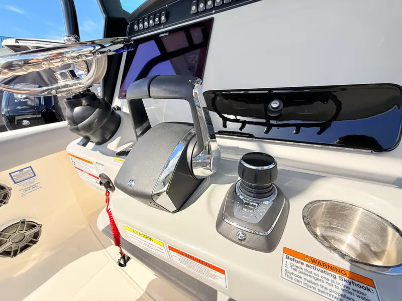 Slide: The Image of Boston Whaler 280 Outrage 2026 - 36