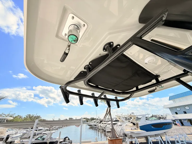 Slide: The Image of Boston Whaler 280 Outrage 2026 - 47