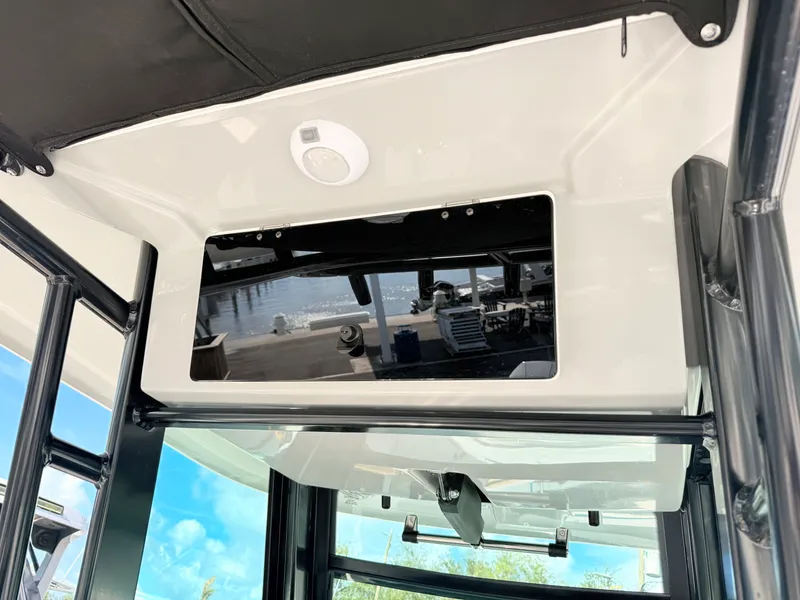 Slide: The Image of Boston Whaler 280 Outrage 2026 - 38
