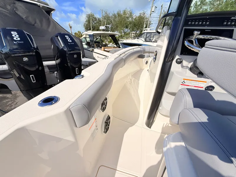 Slide: The Image of Boston Whaler 280 Outrage 2026 - 49
