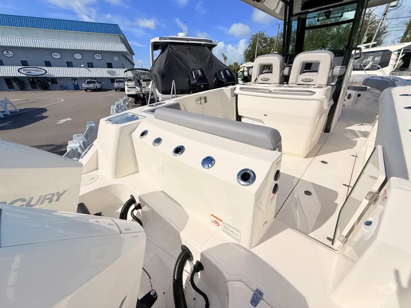 Slide: The Image of Boston Whaler 280 Outrage 2026 - 13