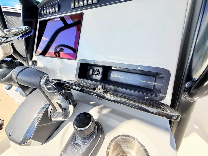 Slide: The Image of Boston Whaler 280 Outrage 2026 - 37