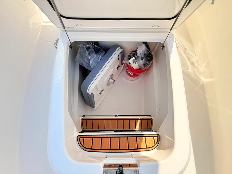 Slide: The Image of Boston Whaler 280 Outrage 2026 - 54