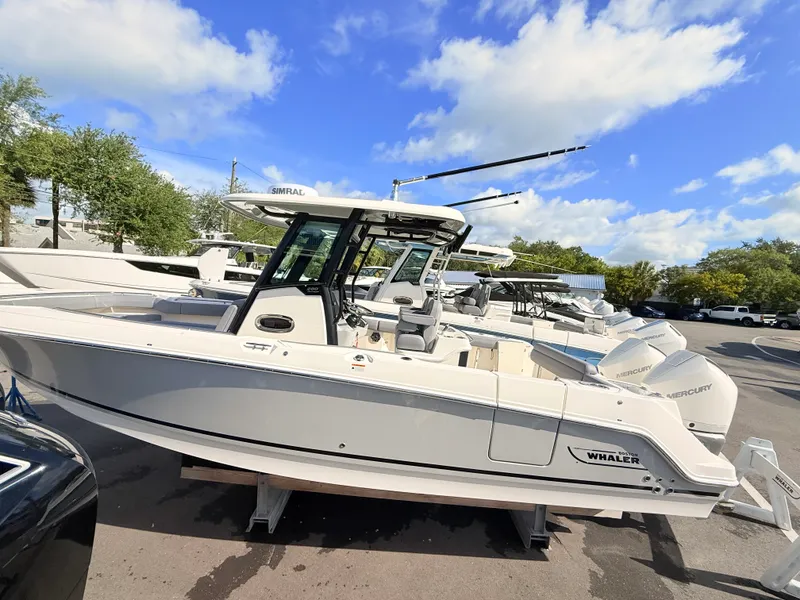 Slide: The Image of Boston Whaler 280 Outrage 2026 - 9