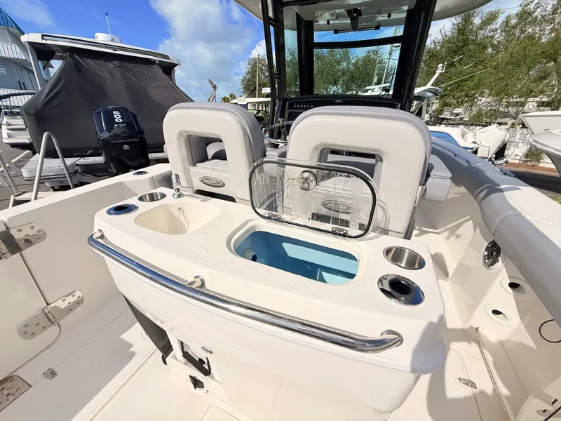 Slide: The Image of Boston Whaler 280 Outrage 2026 - 27