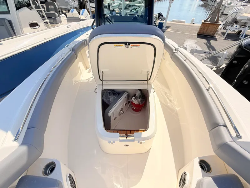 Slide: The Image of Boston Whaler 280 Outrage 2026 - 53