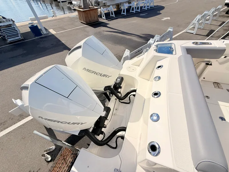 Slide: The Image of Boston Whaler 280 Outrage 2026 - 14