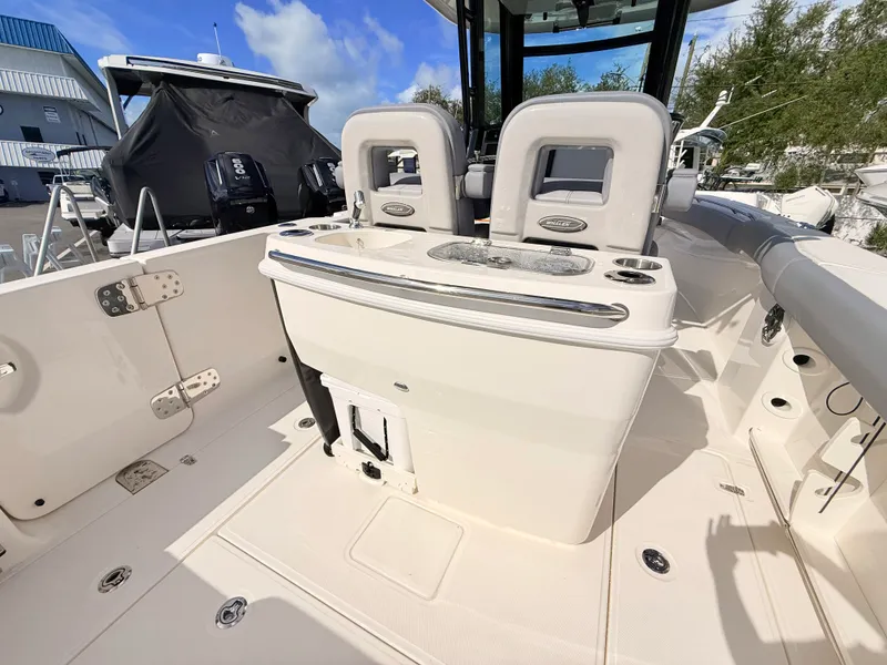 Slide: The Image of Boston Whaler 280 Outrage 2026 - 25
