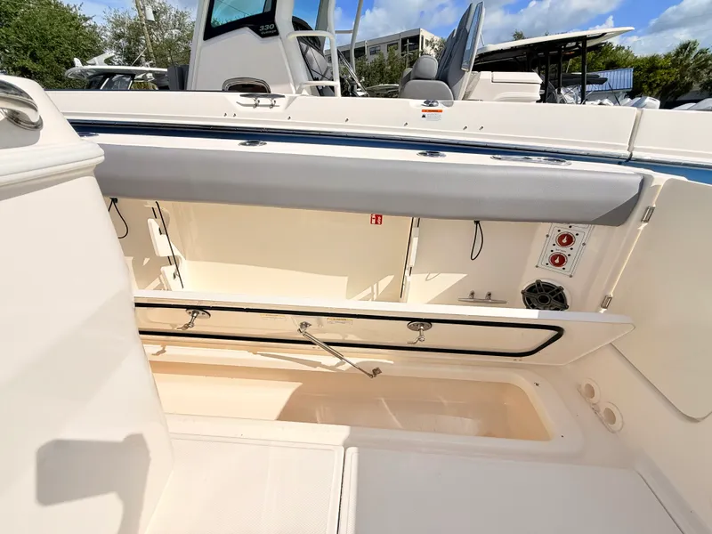 Slide: The Image of Boston Whaler 280 Outrage 2026 - 23