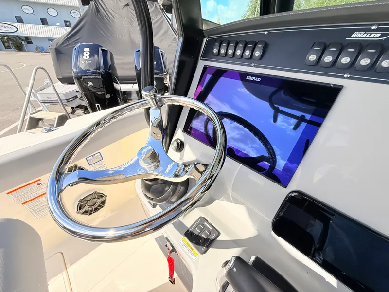 Slide: The Image of Boston Whaler 280 Outrage 2026 - 40
