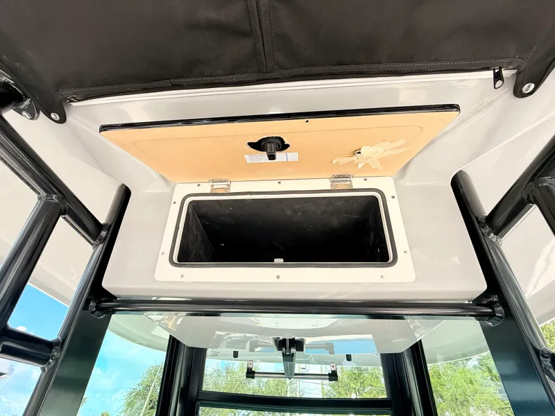 Slide: The Image of Boston Whaler 280 Outrage 2026 - 39