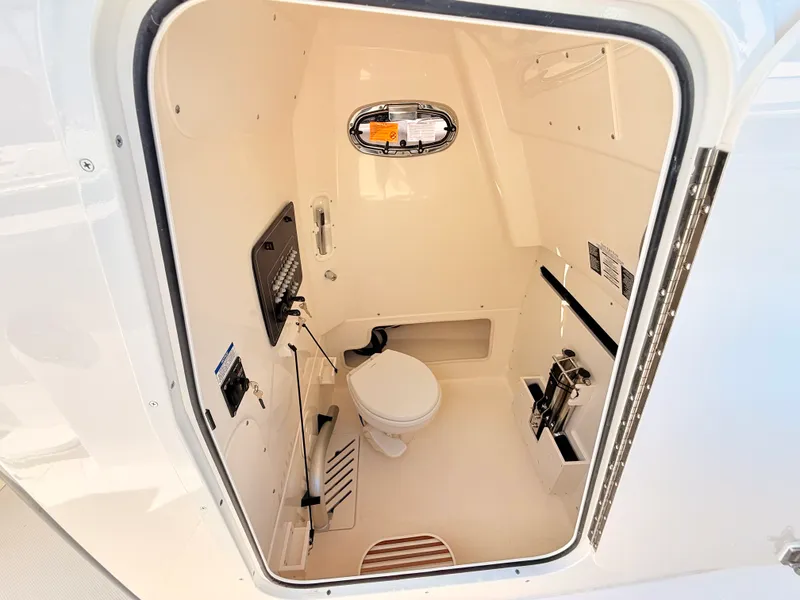 Slide: The Image of Boston Whaler 280 Outrage 2026 - 44