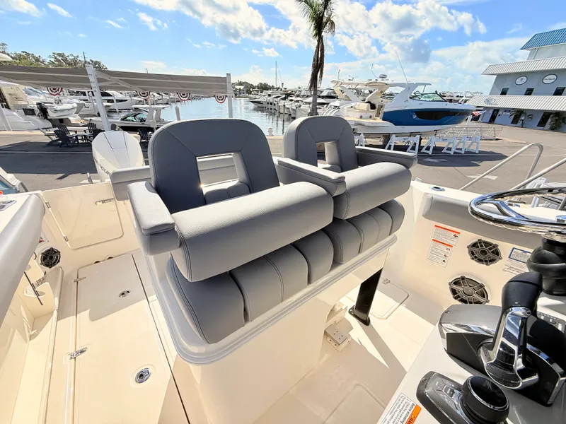 Slide: The Image of Boston Whaler 280 Outrage 2026 - 32