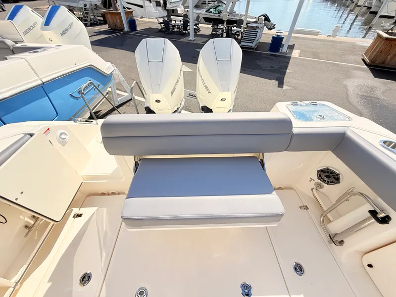 Slide: The Image of Boston Whaler 280 Outrage 2026 - 16