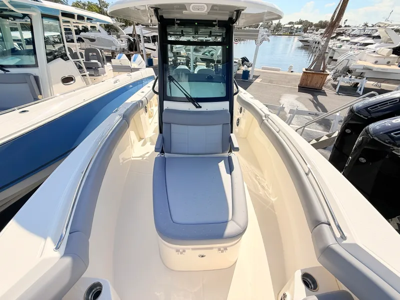 Slide: The Image of Boston Whaler 280 Outrage 2026 - 51