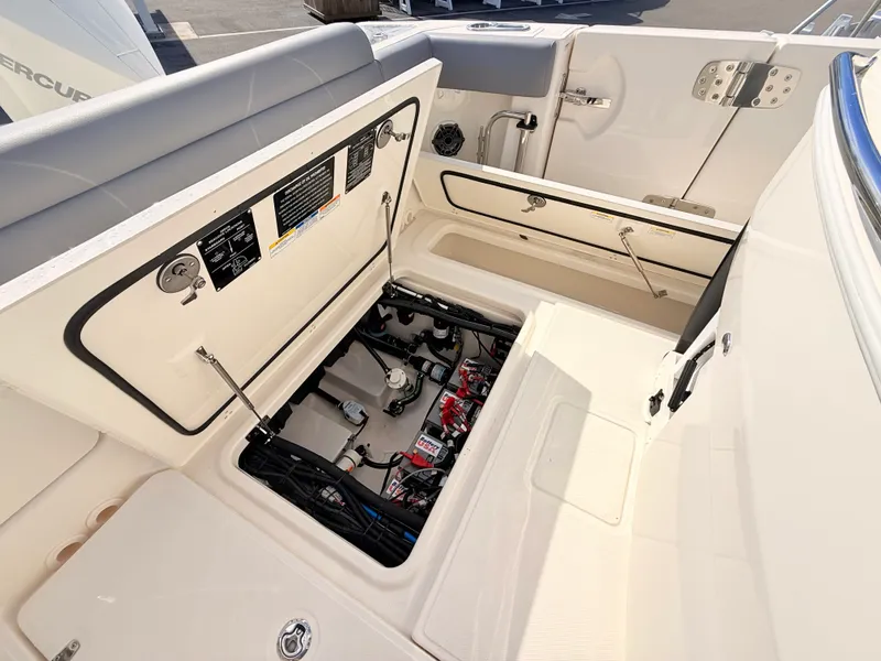 Slide: The Image of Boston Whaler 280 Outrage 2026 - 22