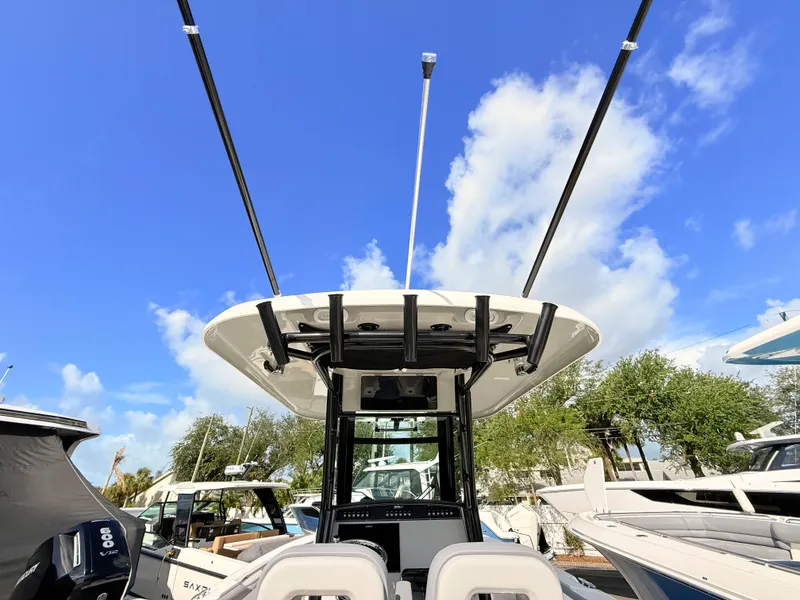 Slide: The Image of Boston Whaler 280 Outrage 2026 - 48