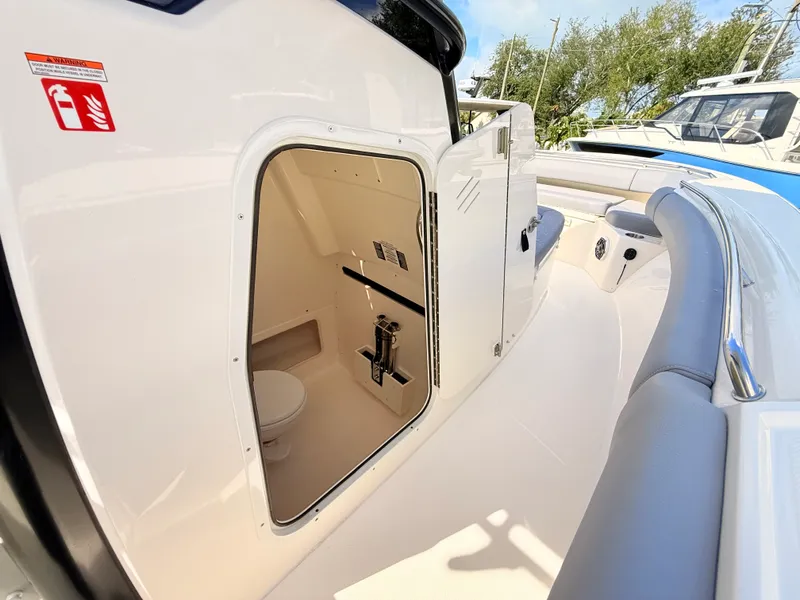 Slide: The Image of Boston Whaler 280 Outrage 2026 - 43