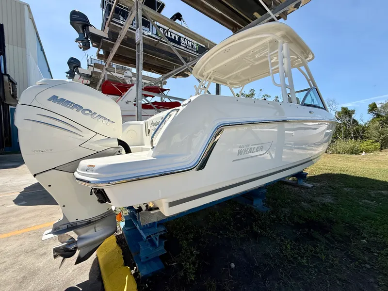 Slide: The Image of Boston Whaler 230 VANTAGE 2017 - 9