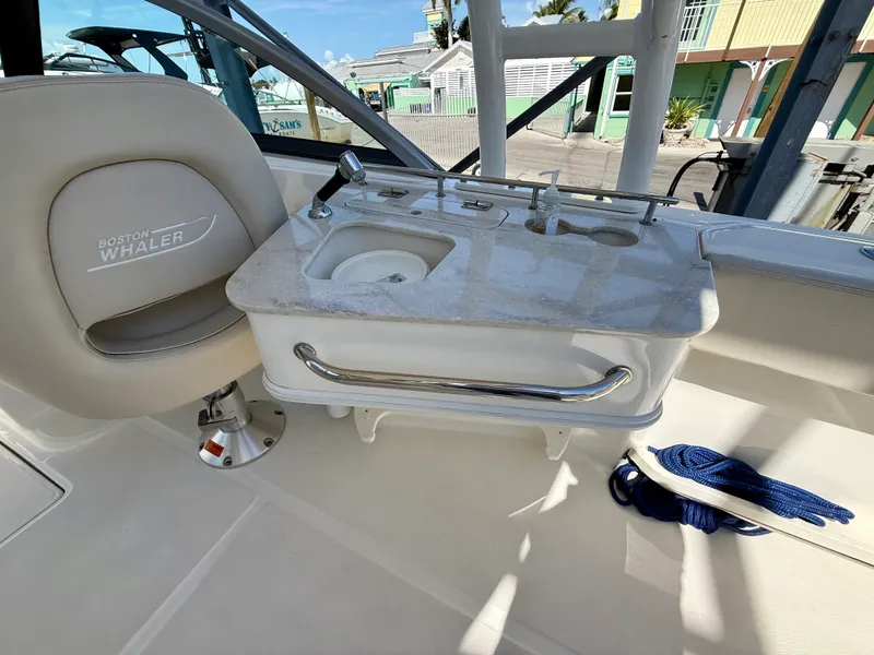 Slide: The Image of Boston Whaler 230 VANTAGE 2017 - 18