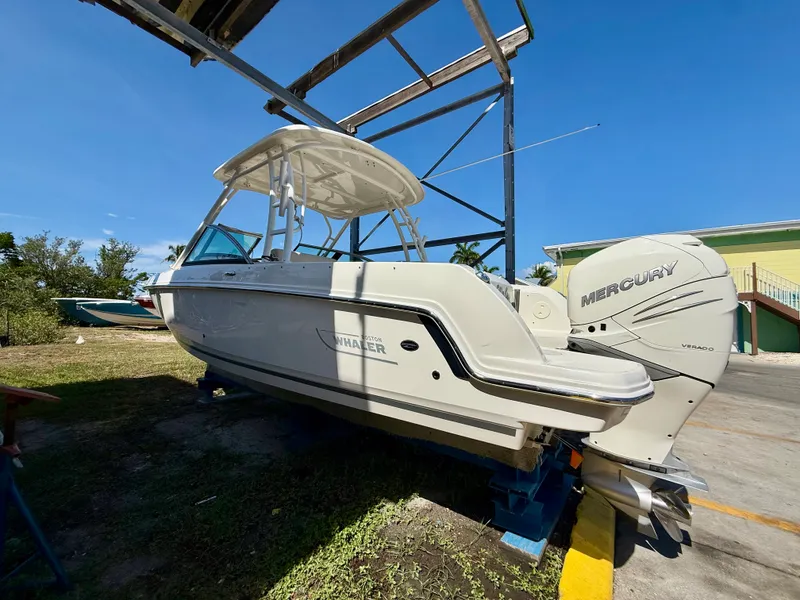 Slide: The Image of Boston Whaler 230 VANTAGE 2017 - 2