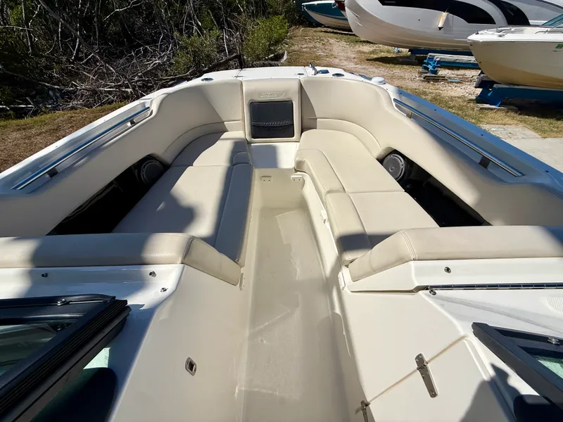 Slide: The Image of Boston Whaler 230 VANTAGE 2017 - 29