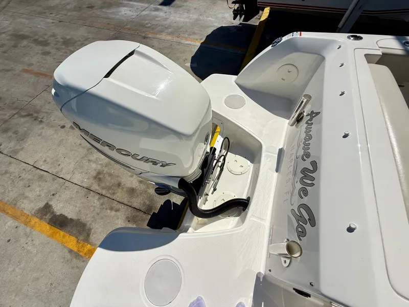 Slide: The Image of Boston Whaler 230 VANTAGE 2017 - 10